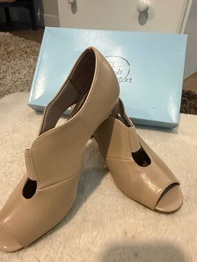 Life Stride Comfortable Women's Nude Peep-Toe Heels New without tags!!!